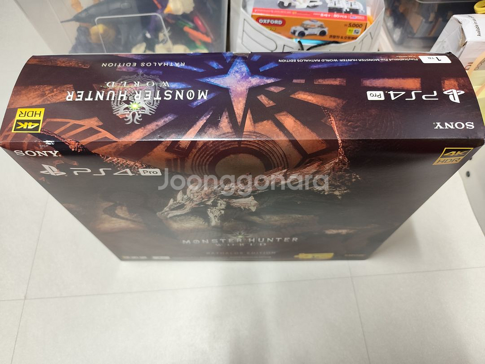 PS4PRO 한정판 미개봉 본체 몬스터헌터월드 라탈로스--2