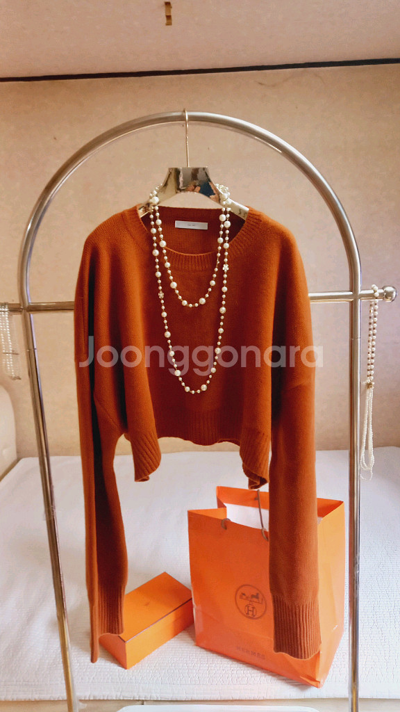 on:up 크롭 니트 스웨터 새옷--0