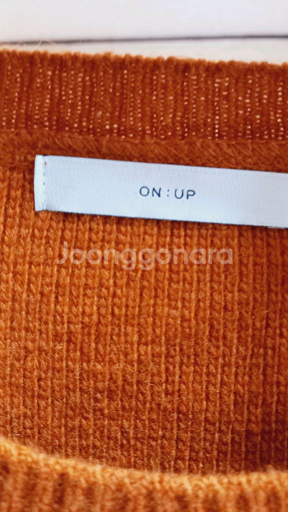 on:up 크롭 니트 스웨터 새옷--1