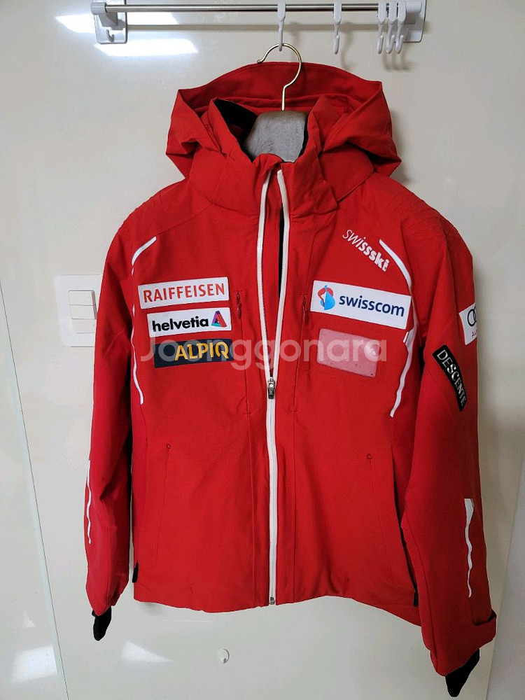 데상트 아우디 레드 스키 바람막이 95사이즈 상태극상--0