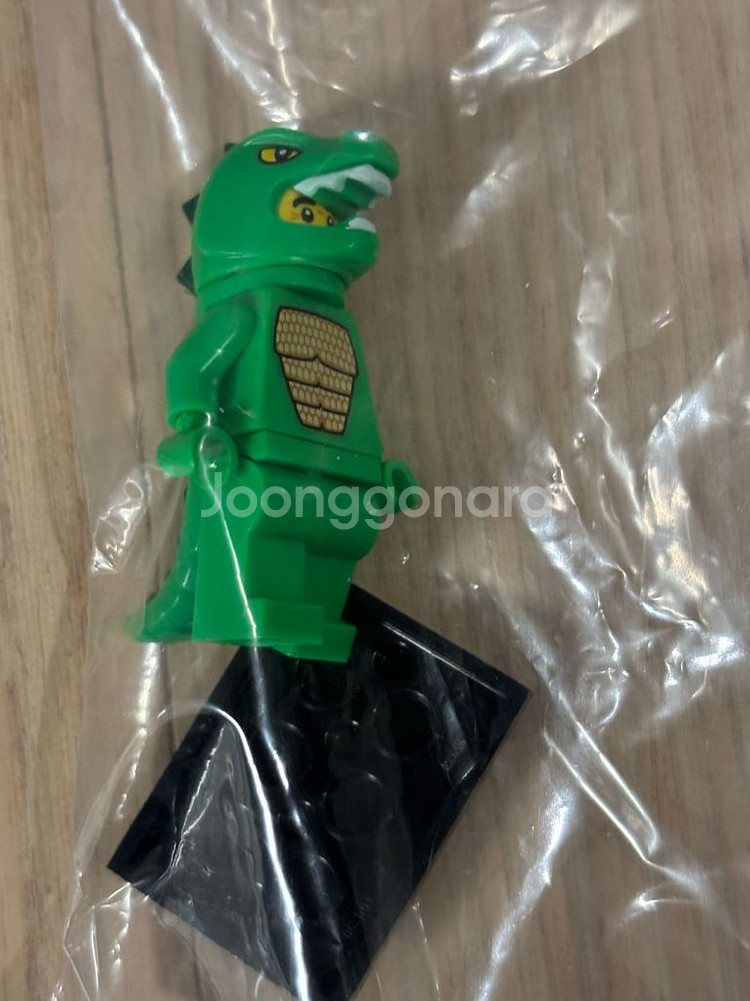 레고 미니피규어 시즌5-6 공룡탈 2개 판매합니다.--1