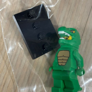 레고 미니피규어 시즌5-6 공룡탈 2개 판매합니다.