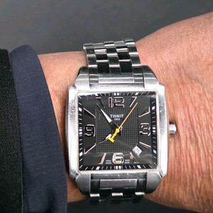 티쏘 쿼츠 남성시계 판매