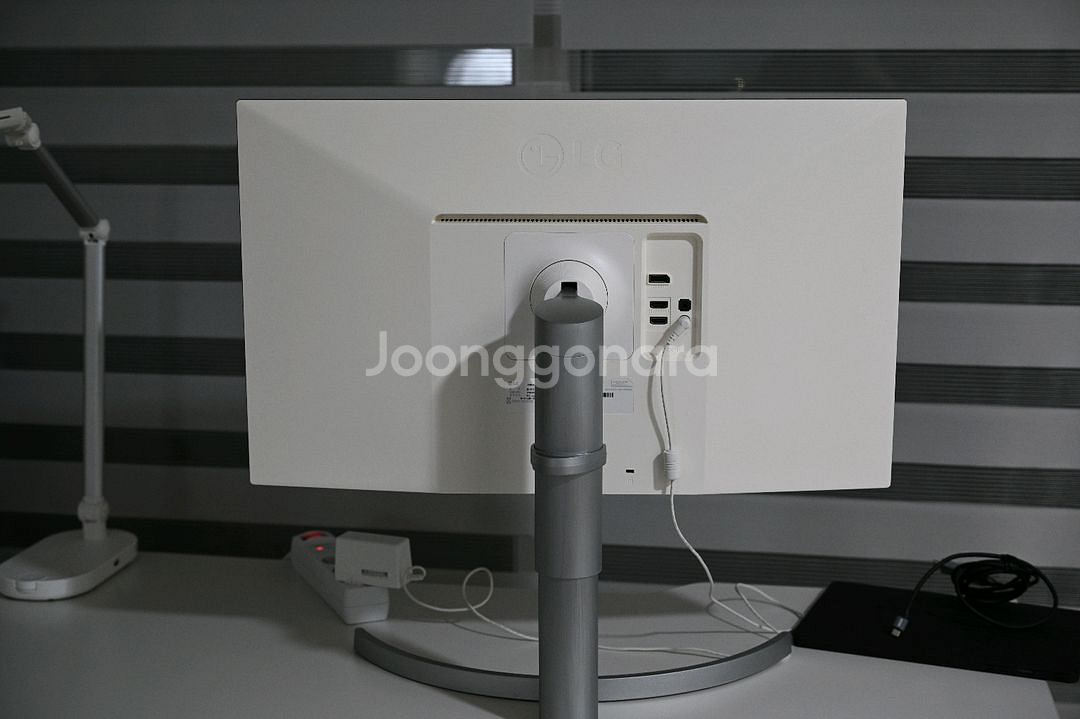 LG 27인치 4K 모니터 27UL550--2