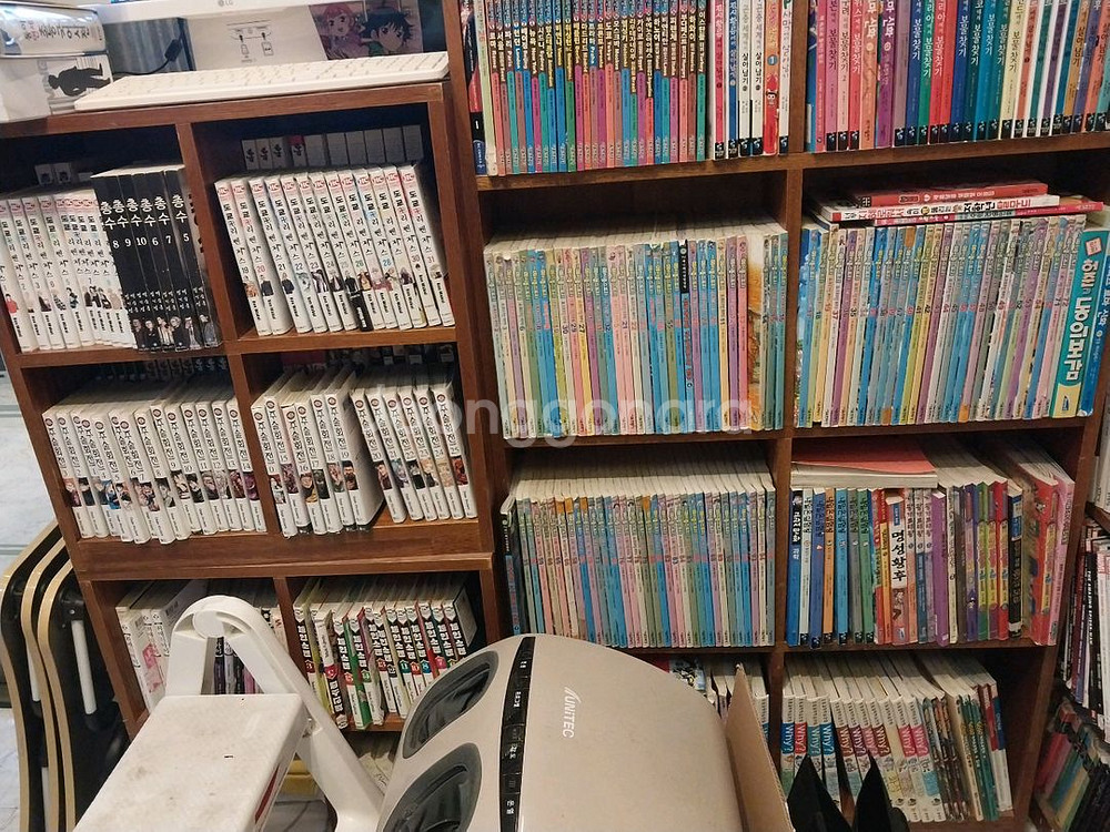 만화카페.책.비품일체 전부.--2