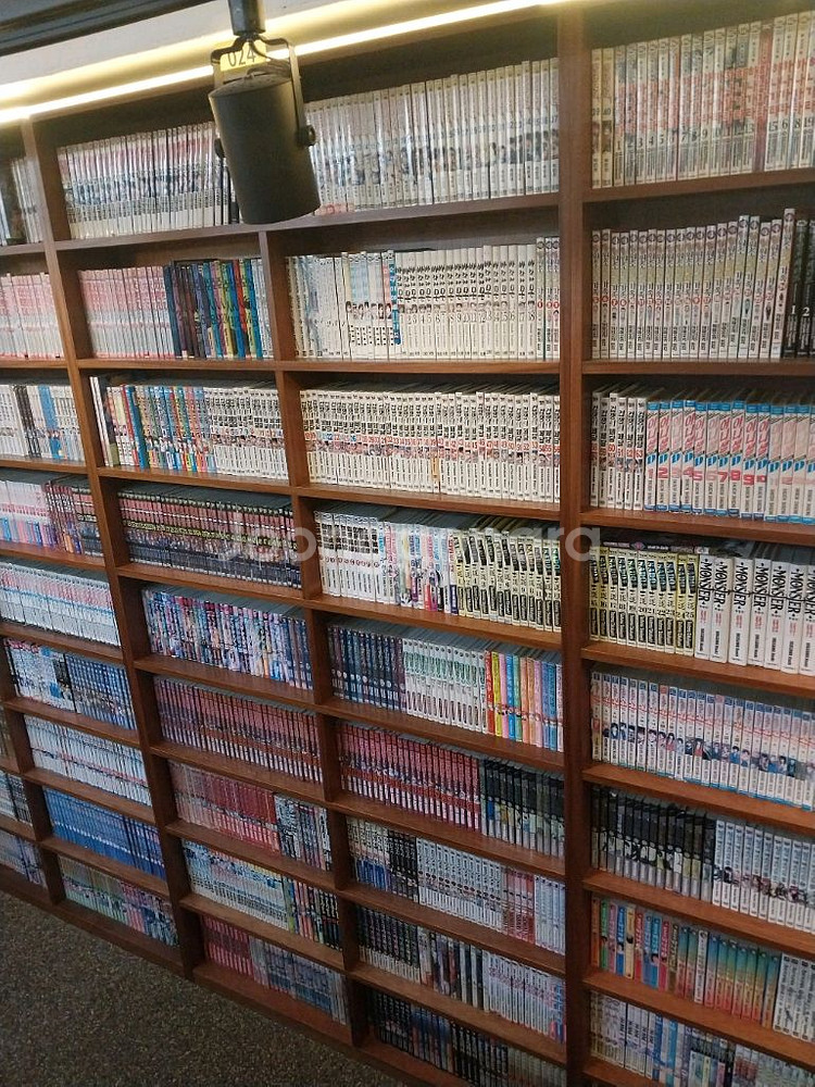 만화카페.책.비품일체 전부.--8