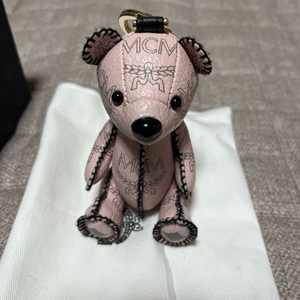 MCM 파우더핑크 곰돌이 키링