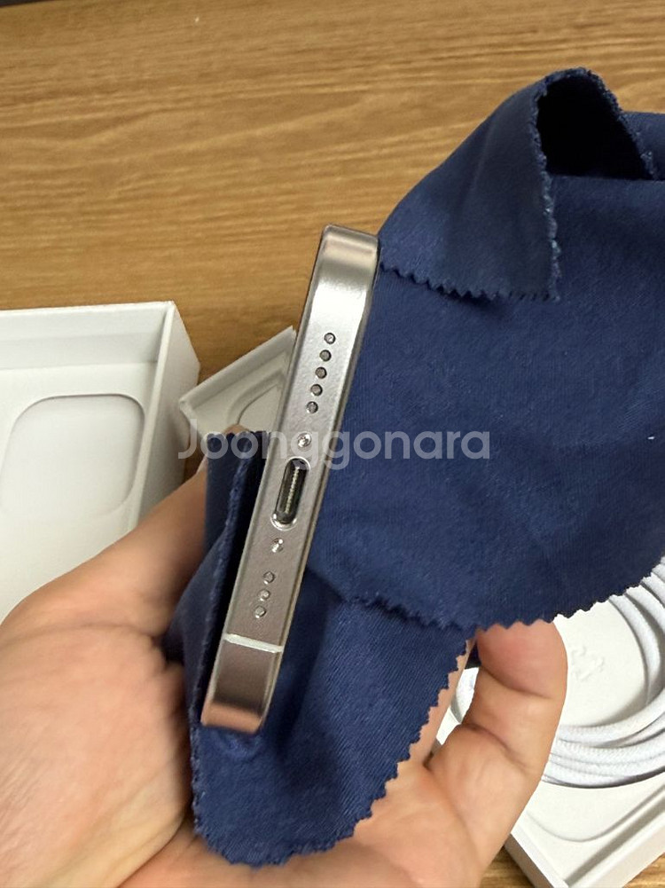 아이폰 15pro 화이트--8