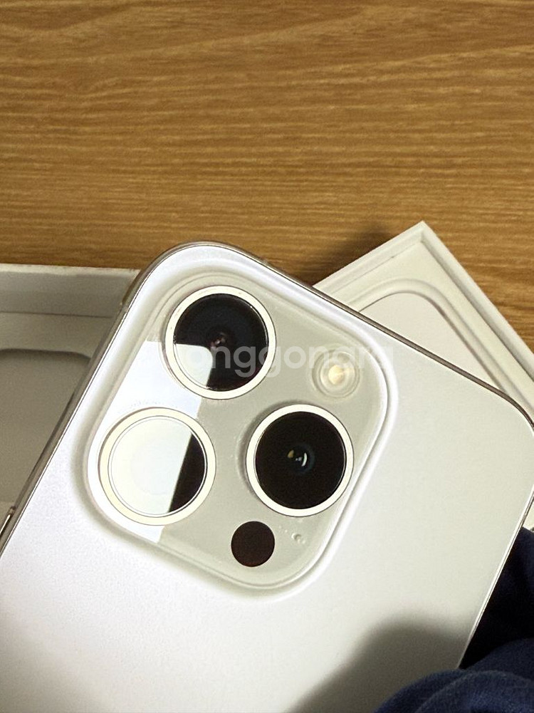 아이폰 15pro 화이트--15