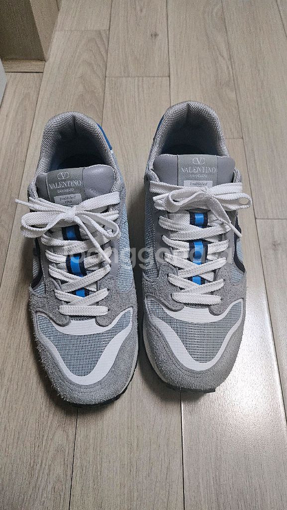 발렌티노 브이로고 로우탑 스니커즈 41사이즈 팝니다--0