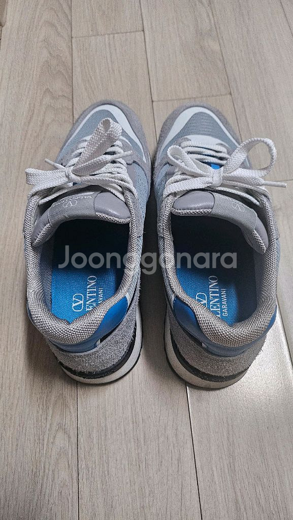 발렌티노 브이로고 로우탑 스니커즈 41사이즈 팝니다--1