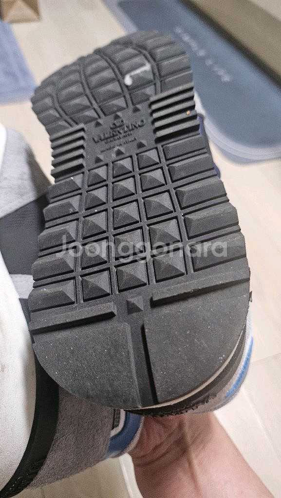 발렌티노 브이로고 로우탑 스니커즈 41사이즈 팝니다--4