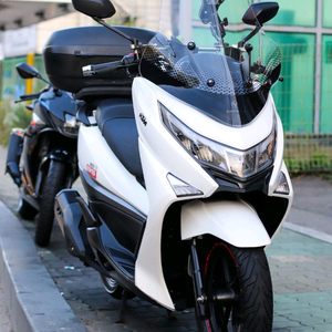 uhr125 dna모터스 23년식 오토바이 판매합니다