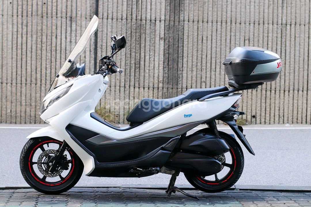 uhr125 dna모터스 23년식 오토바이 판매합니다--3