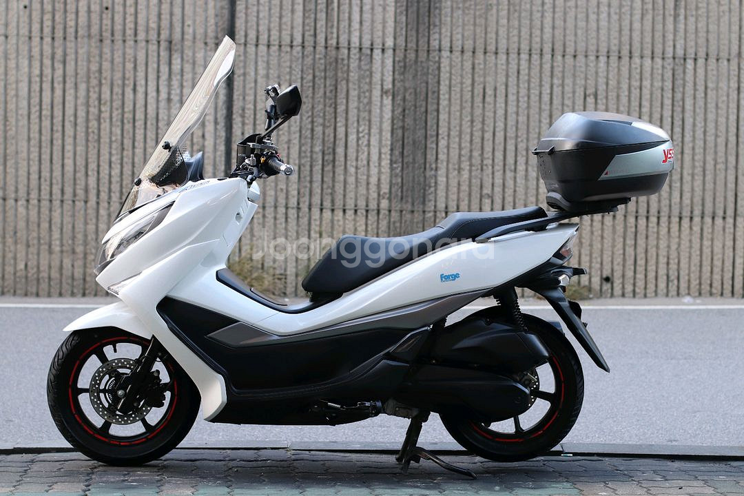 uhr125 dna모터스 23년식 오토바이 판매합니다--4