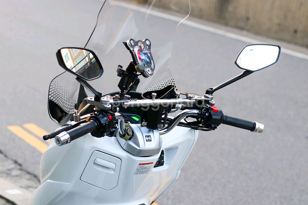 uhr125 dna모터스 23년식 오토바이 판매합니다--9