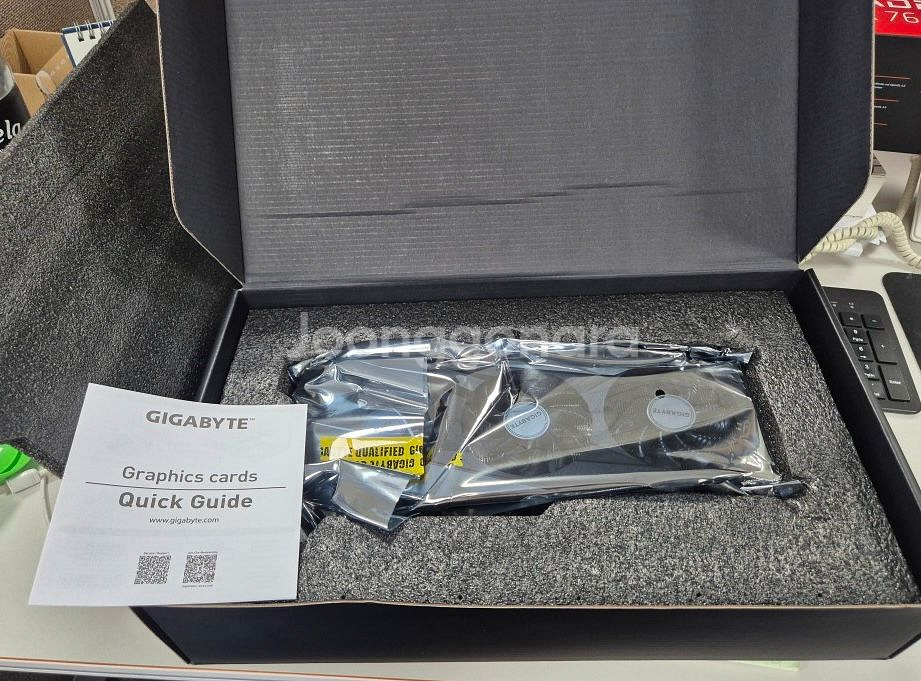 기가바이트 그래픽카드 라데온 RX 7600 GAMING--3