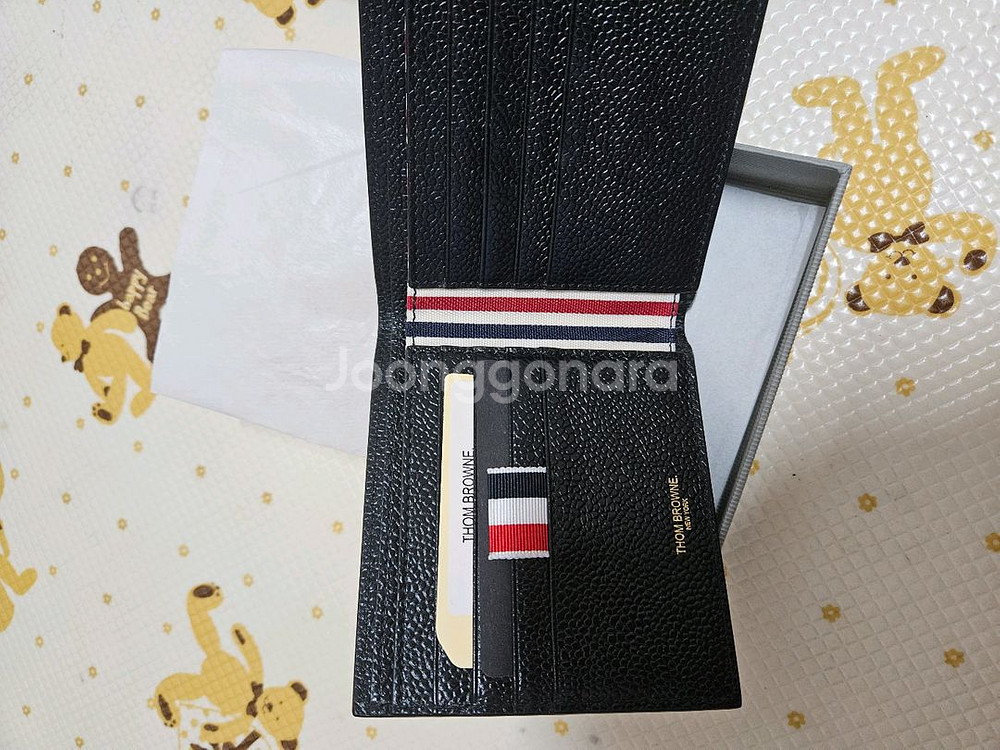 톰브라운 페블 그레인 블랙 반지갑--0