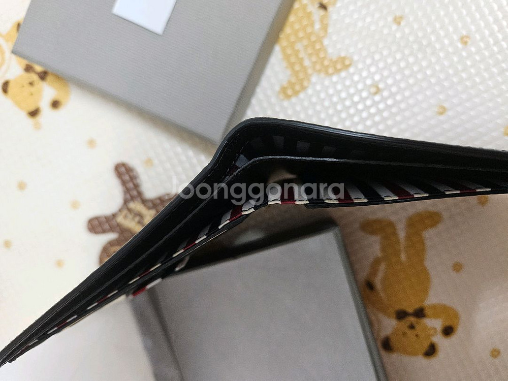 톰브라운 페블 그레인 블랙 반지갑--4