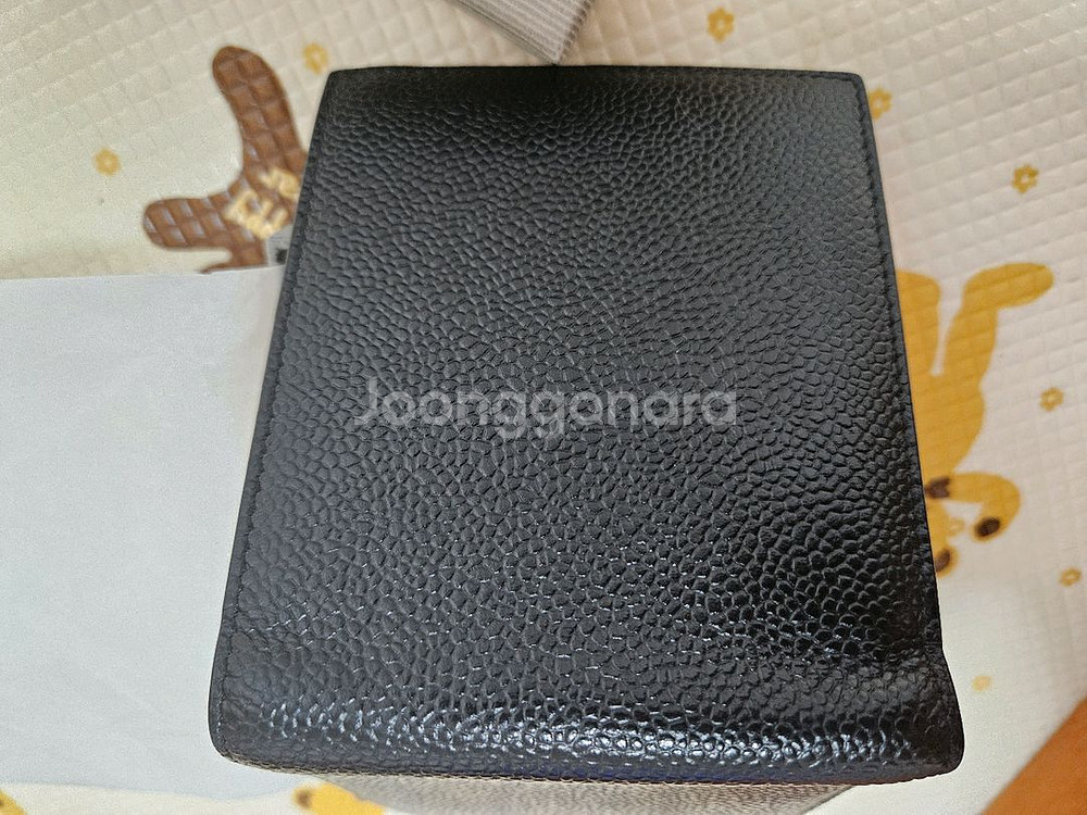 톰브라운 페블 그레인 블랙 반지갑--3