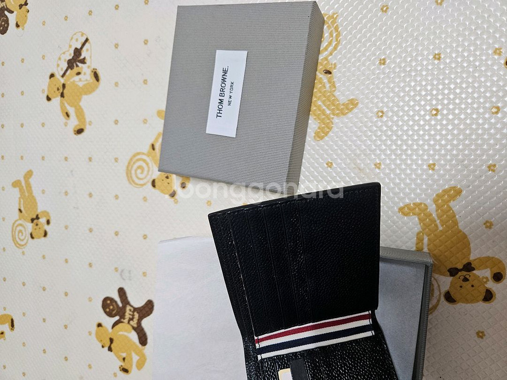 톰브라운 페블 그레인 블랙 반지갑--1