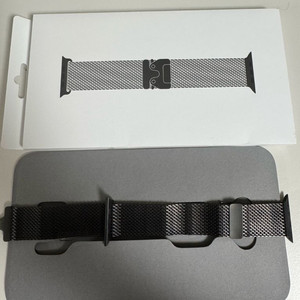 애플워치 티타늄 밀레니즈루프 정품 M사이즈 팝니다. (