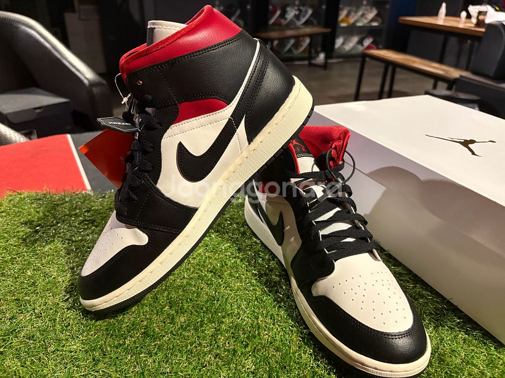 [새상품]조던1미드 블랙짐레드 정가이하 (W285)--1