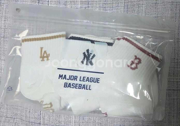 엠포리오아르마니 반팔티셔츠 2장 / 브랜드 양말--2