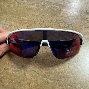 나이키 러닝 선글라스 새상품 (디스트릭트비전 오클리)