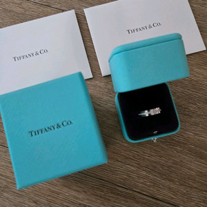 정품 티파니앤코 T 반지 네로우 다이아몬드 링 18k금