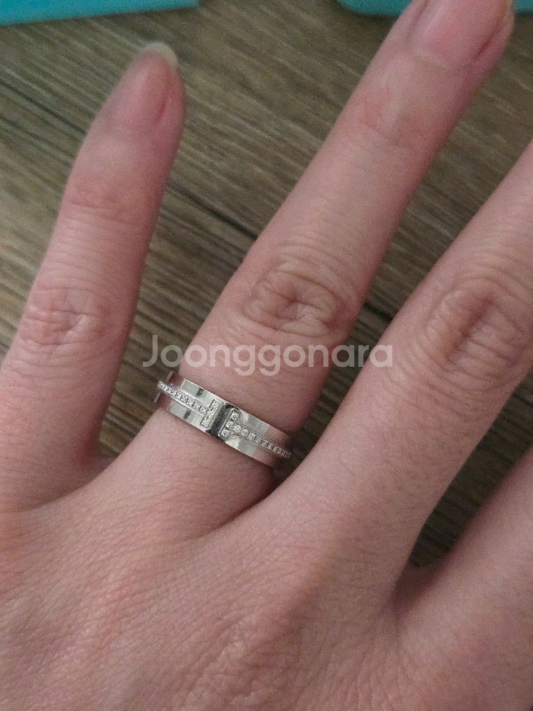 정품 티파니앤코 T 반지 네로우 다이아몬드 링 18k금--3