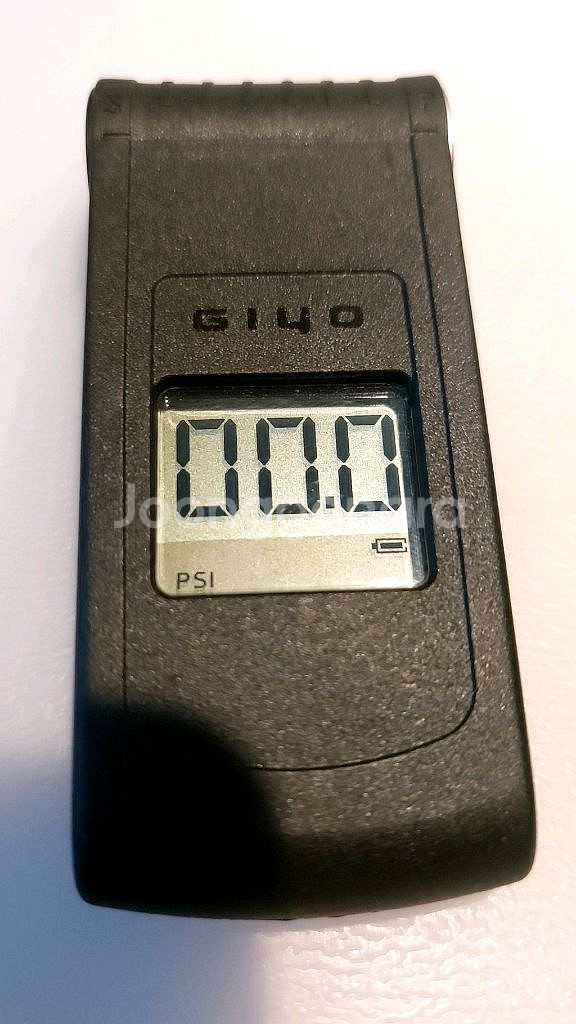 지요 디지탈 타이어 공기압 측정기--0