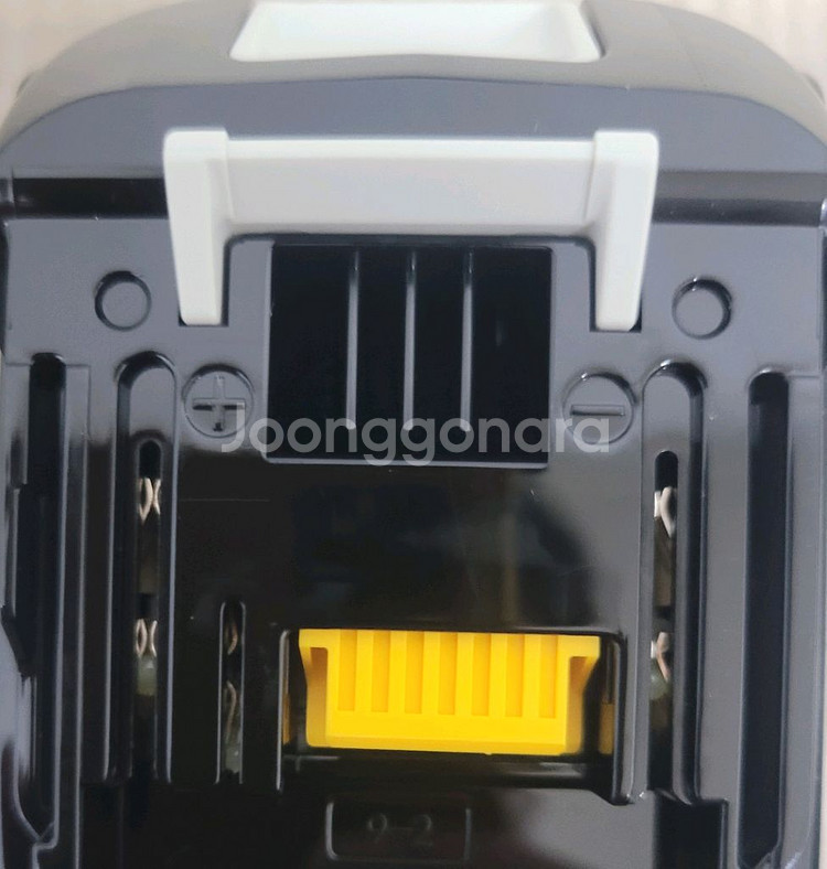 마끼다 5.0배터리 2개 + 충전기 미사용 새제품 판매--5