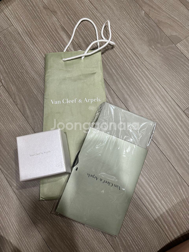 반클리프 빈티지 알함브라 마더오브펄 목걸이 판매합니다--2