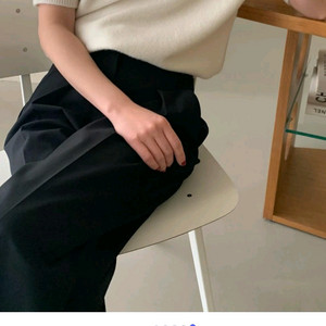 보웬 울 새들 브이넥 니트