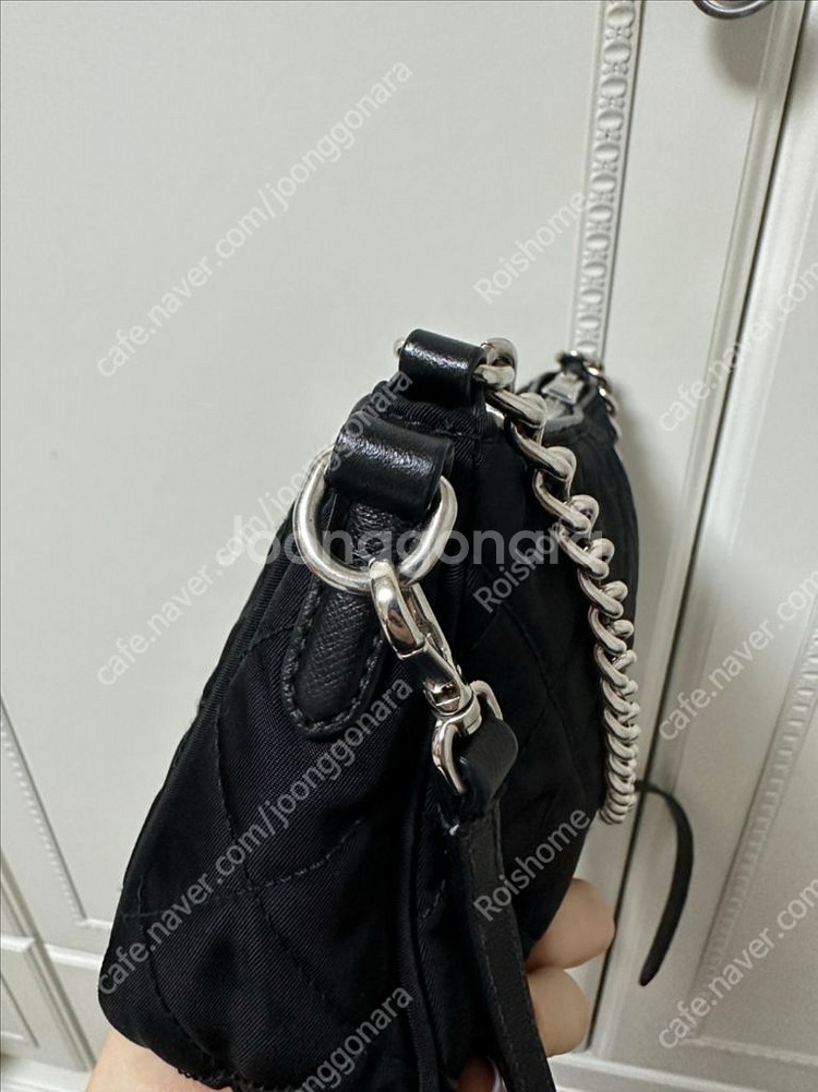 프라다 퀼팅 체인 크로스백--4