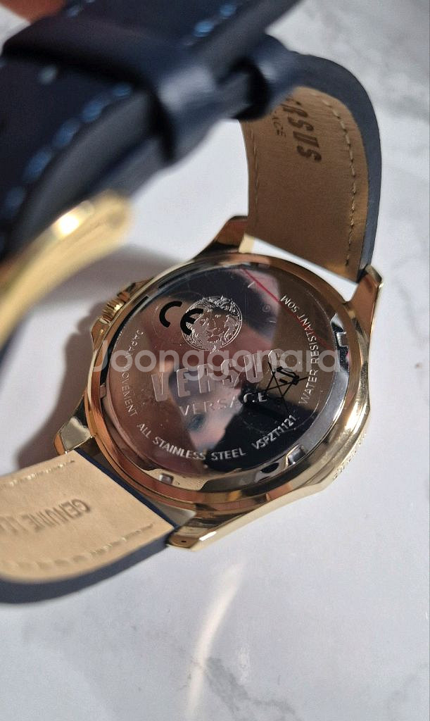 베르사체 남성 금장시계 풀박스 새상품--3