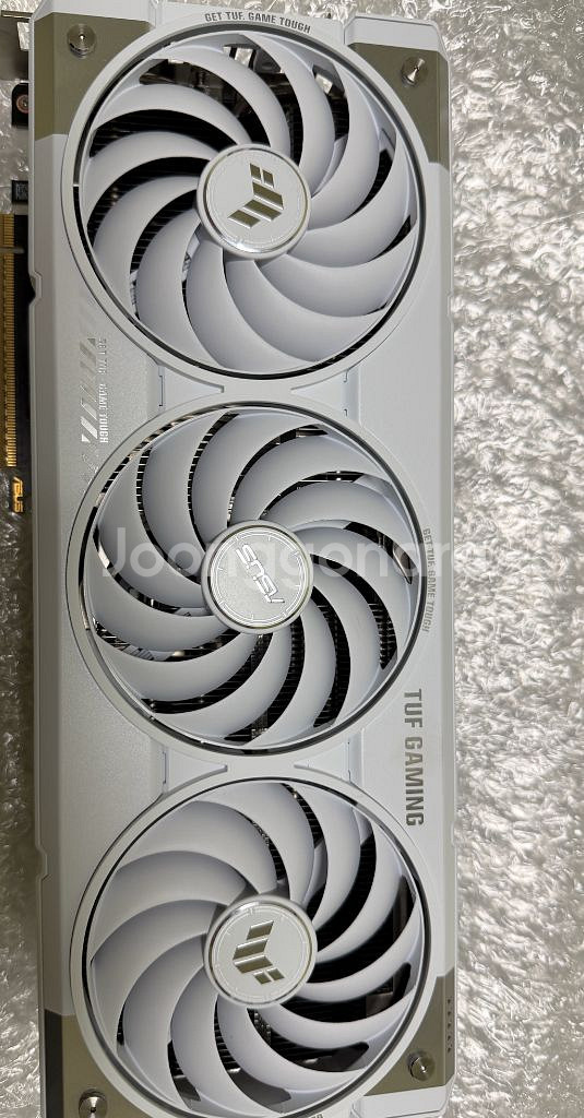 Asus tuf gaming화이트 5070ti 단순개봉--2