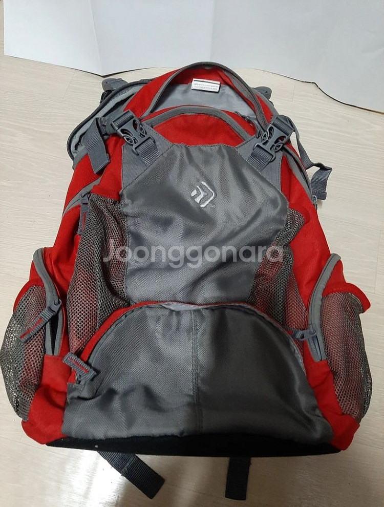 가볍고 튼튼한 대용량 등산 배낭--0