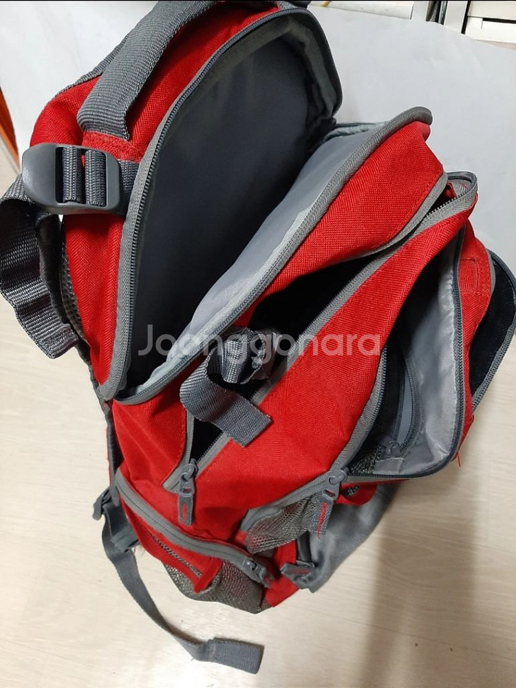 가볍고 튼튼한 대용량 등산 배낭--2