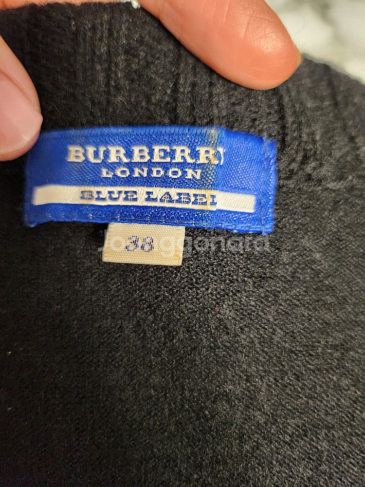 정품.burberry 울 가디건. 정가 50만원대.--6