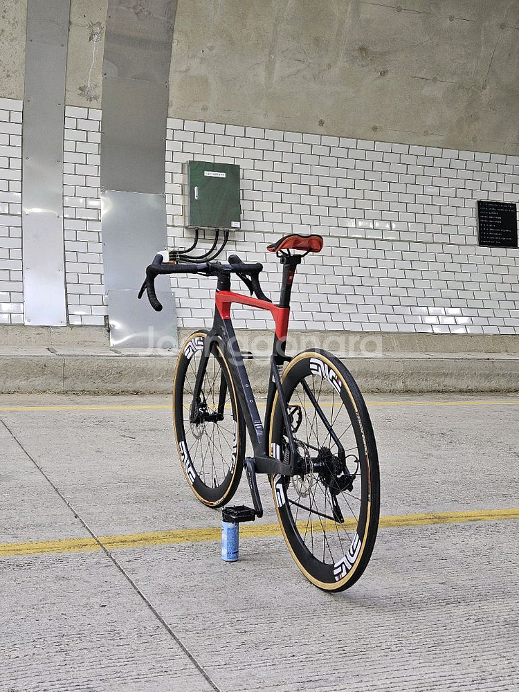 메리다 리액토 4000 풀카본 에어로 로드 판매합니다--5