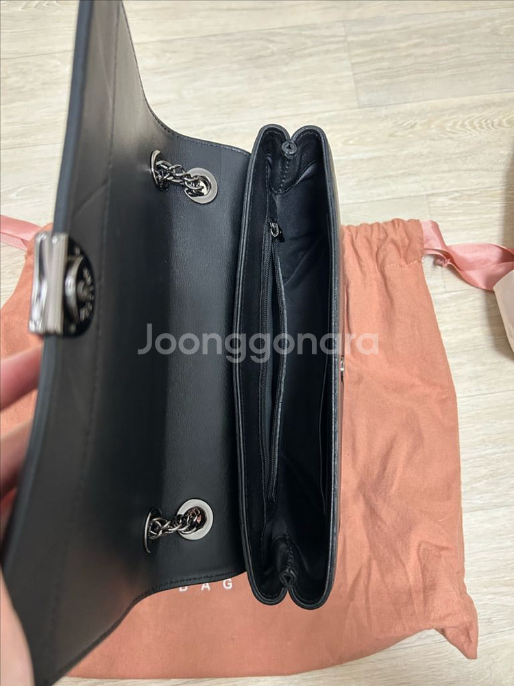제이에스티나 블랙 체인백 퀼팅백--2