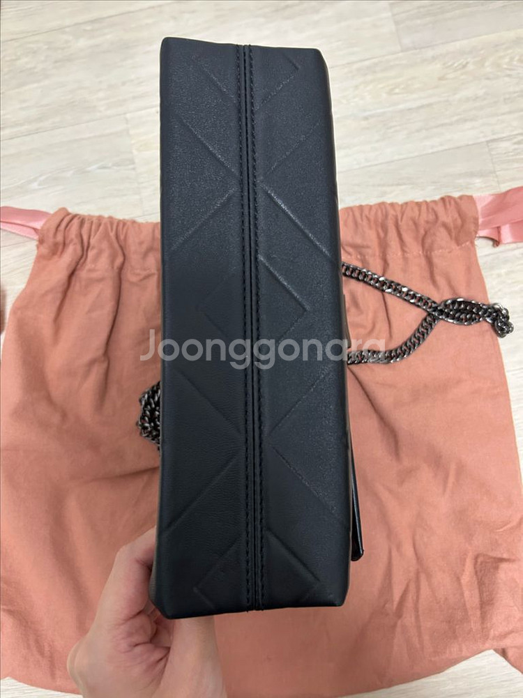 제이에스티나 블랙 체인백 퀼팅백--4