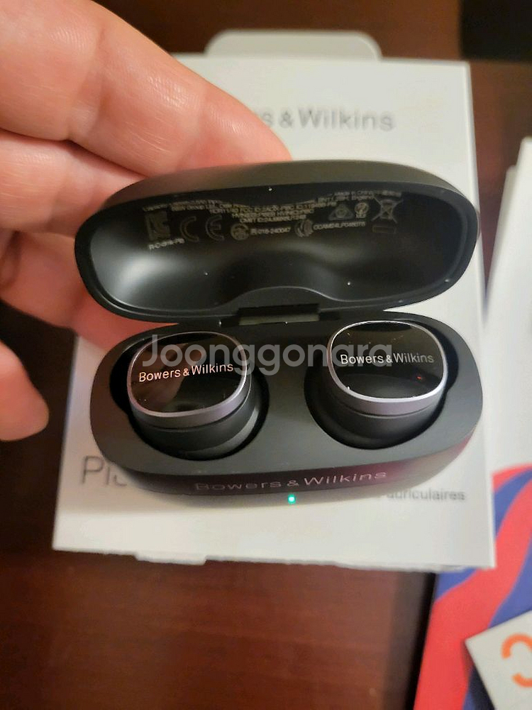 Bowers & Wilkins Pi8 무선 이어폰--1