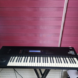 KORG M1