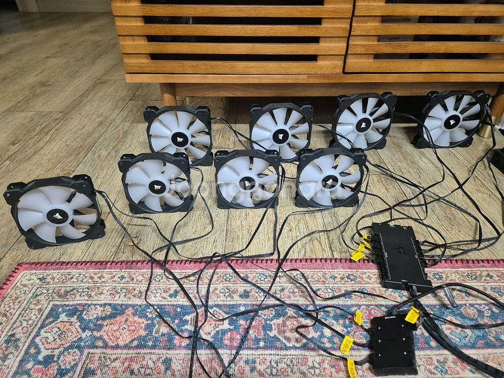 커세어 시스템 팬 8개 팝니다. 쿨링팬 120 140--1