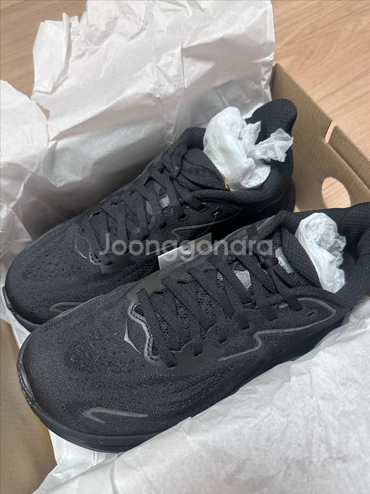 (새상품)호카 클리프톤 10 와이드 블랙 235--0