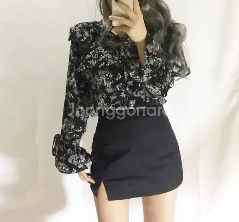 리본 셔링 플라워 꽃무늬 블라우스 블랙 검정--1
