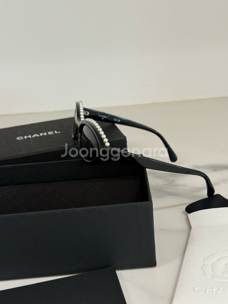 샤넬 진주 선글라스 블랙--7